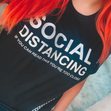 将图片加载到图库查看器,SOCIAL DISTANCING IF YOU CAN READ THIS YOU'RE TOO CLOSE Letter Women T-shirt Short Sleeve Summer T-shirt Tees Tops Ropa De Mujer