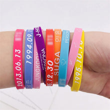 将图片加载到图库查看器，Kpop Bangtan Boys BLACKPINK JUNG KOOK JIMIN V SUGA J HOPE Wristband 2Pcs/Set Big Small Mixed Silica Gel Colored Wristband
