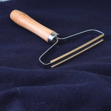 将图片加载到图库查看器，Portable Lint Remover Clothes Fuzz Fabric Shaver Brush Tool Power-Free Fluff Removing Roller for Sweater Woven Coat
