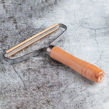 将图片加载到图库查看器，Portable Lint Remover Clothes Fuzz Fabric Shaver Brush Tool Power-Free Fluff Removing Roller for Sweater Woven Coat
